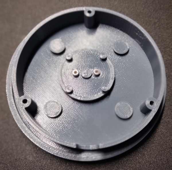 Rubber band mounts attached to stem
